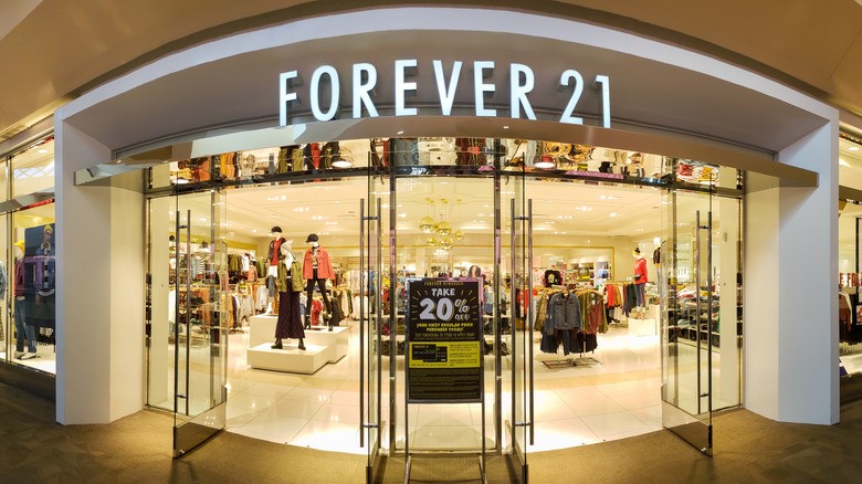 forever 21 showroom front gate