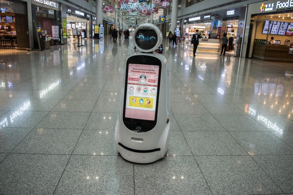 Self-driving robot spreading awareness during the Covid-19 pandemic.