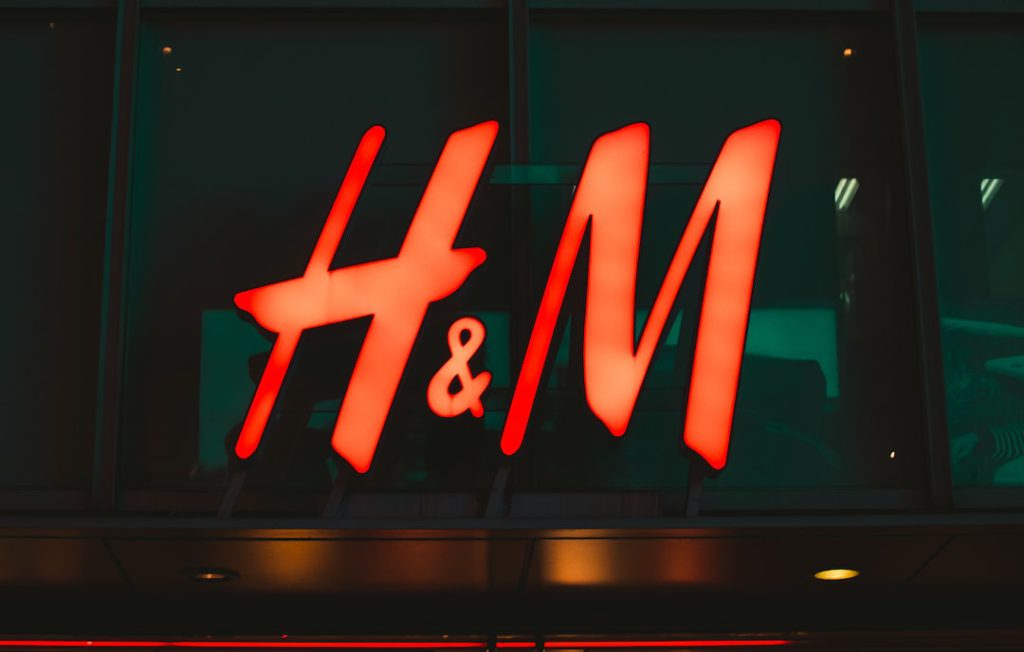 H&M LED logo